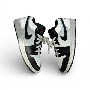 Nike Air Jordan 1 Low SE “Panda Toe” Big kids/ Youth 6.5 youth